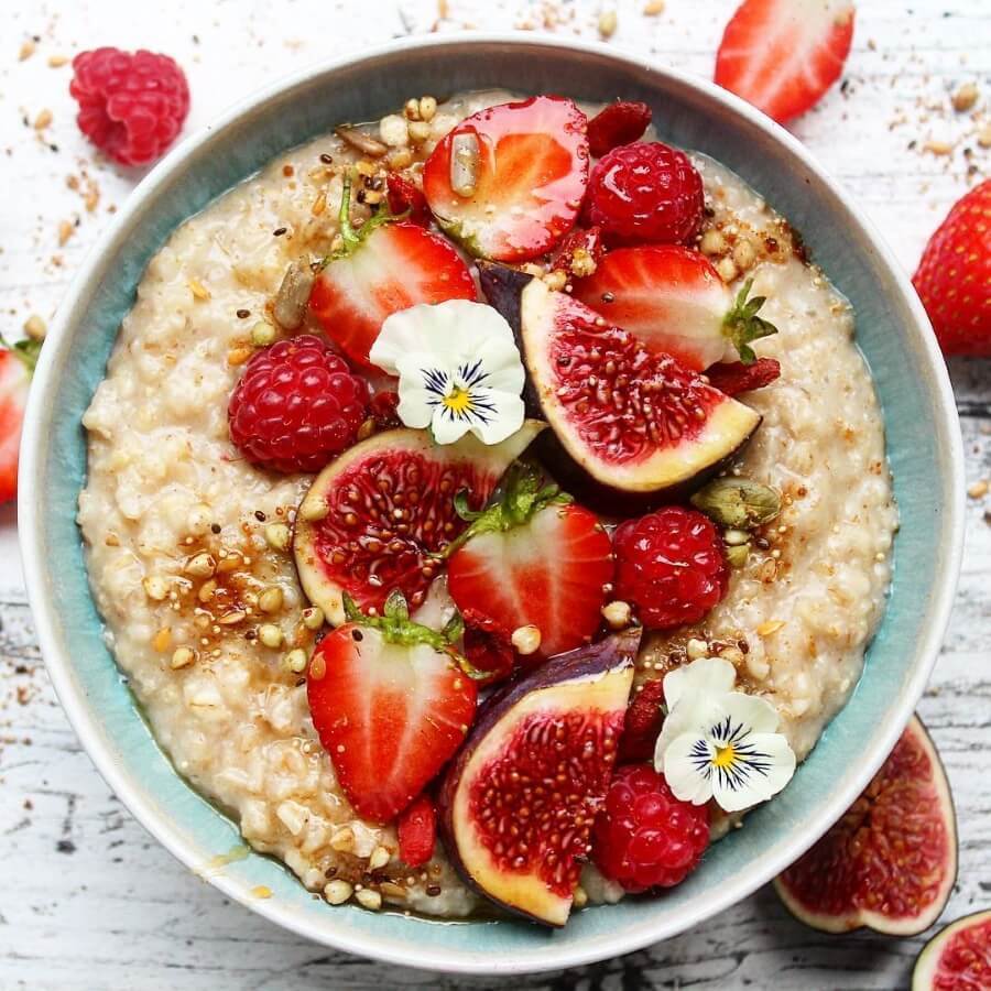 Baobab porridge with red berries